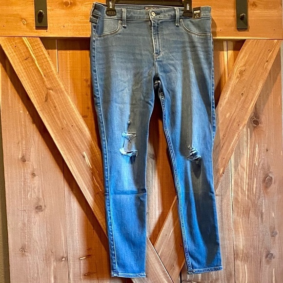 Abercrombie & Fitch Mid Rise Jean Legging, Medium Wash, Size: 32/14R - Picture 1 of 7